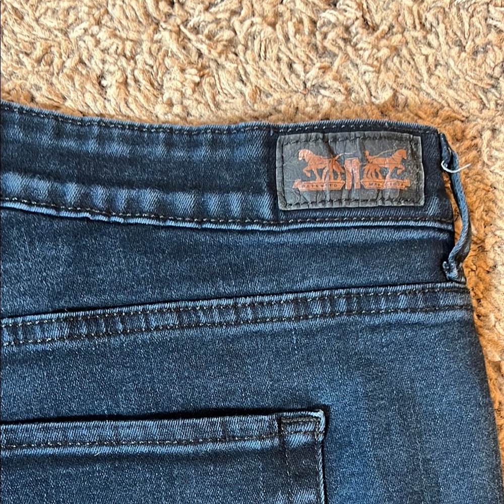 Levi's Perfectly Shaping Women's Boot Cut Jeans - Dark Blue Size 35 Waist

0113 - Picture 5 of 9
